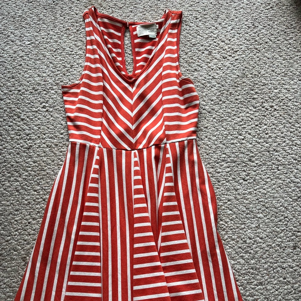 Cute work dress from Anthropologie. Worn twice. Stretchy!